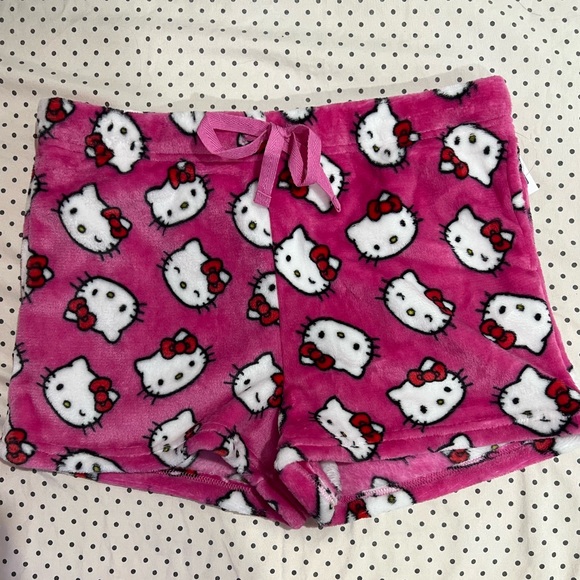 hello kitty pajama shorts in pink - Picture 1 of 2